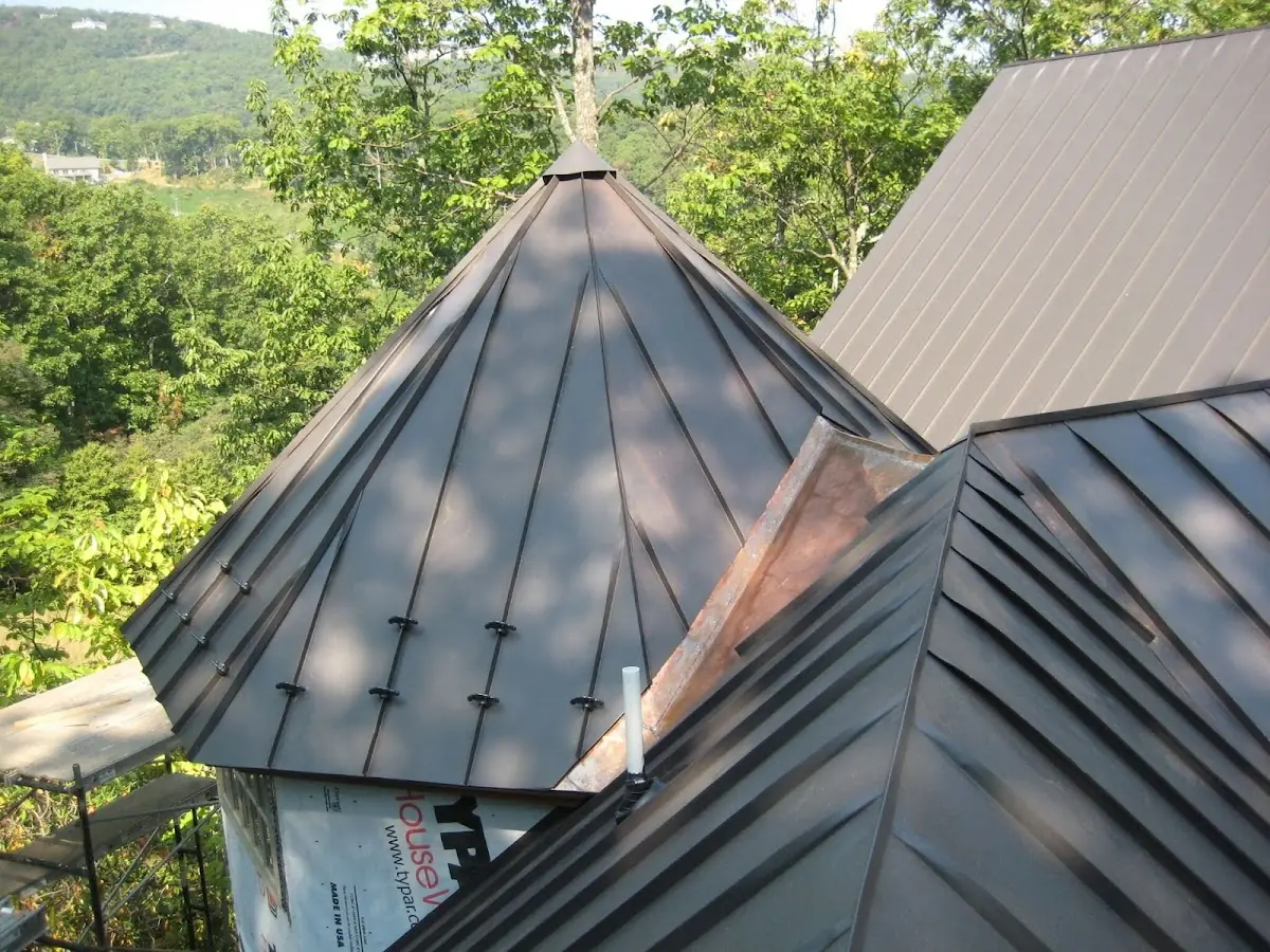 Professional Gutter Cleaning by Craftsman Roofing in Smeltzer